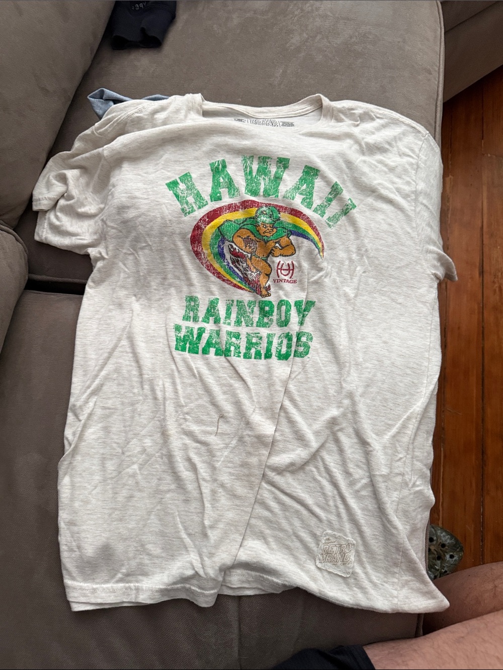 Original Retro Brand White Hawaii Rainbow Warriors Graphic Tee with Green Print